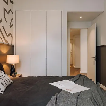 Asta - 2 Bedrooms In Santo Antonio * ליסבון