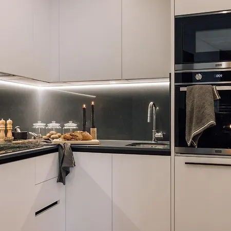 Asta - 2 Bedrooms In Santo Antonio דירה ליסבון